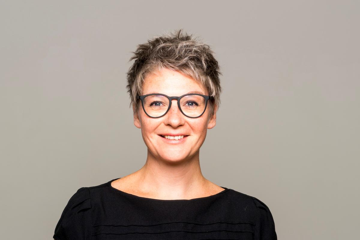 Bild von Barbara Murero-Holzbauer, Leiterin der Meldestelle für Diskriminierungsfälle der Aidshilfe Wien