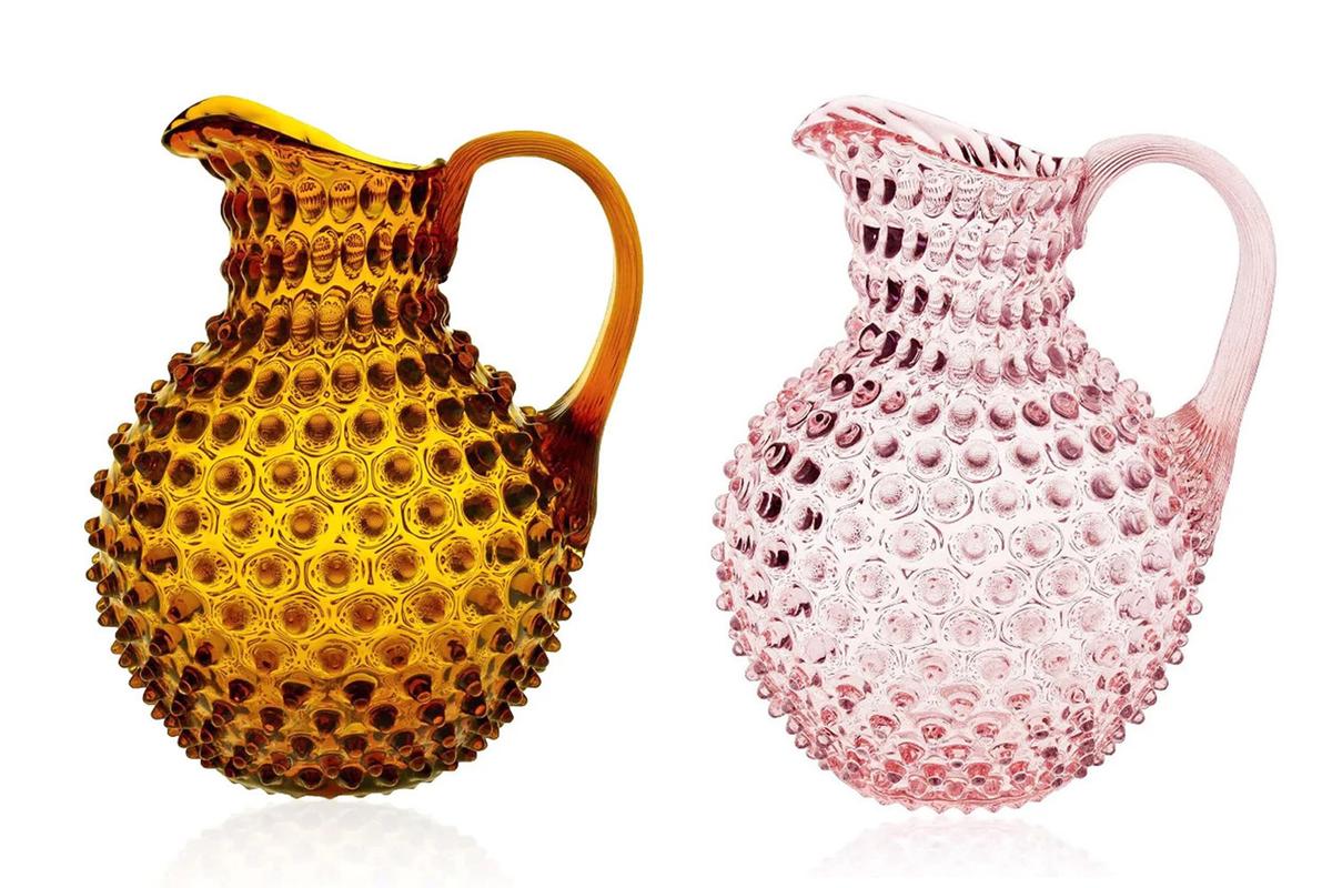Mundgeblasene Glaskrüge mit Noppenstruktur in bernstein und rosa von KLIMCHI