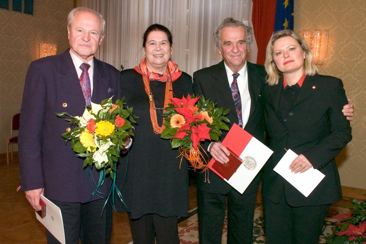 Auszeichnung von Dr. Sepp Tatzel mit dem "Goldenen Verdienstzeichen des Landes Wien"