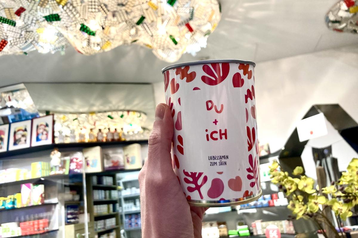 Dose mit der Aufschrift "Du+Ich", die Blumensamen zum Aussäen enthält