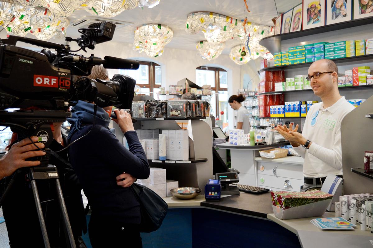 Bild vom ORF-Dreh in der Marien Apotheke im Dezember 2017