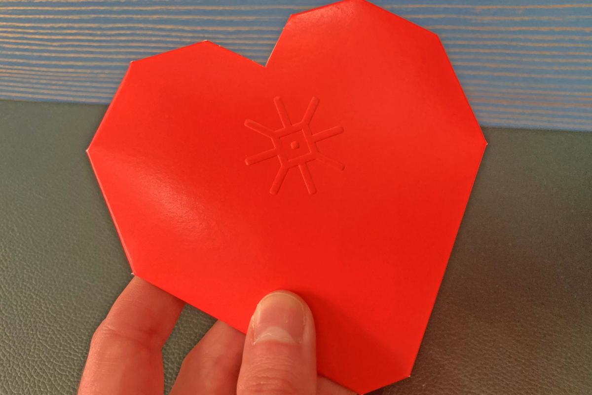 Herzschachterl mit Kondom als Spende für die freiwilligen Helfer*innen der Vienna Pride