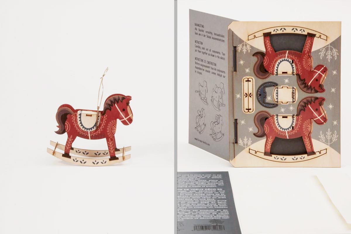 3D Deko-Grußkarte aus Holz mit Schaukelpferd-Motiv von Formes Berlin